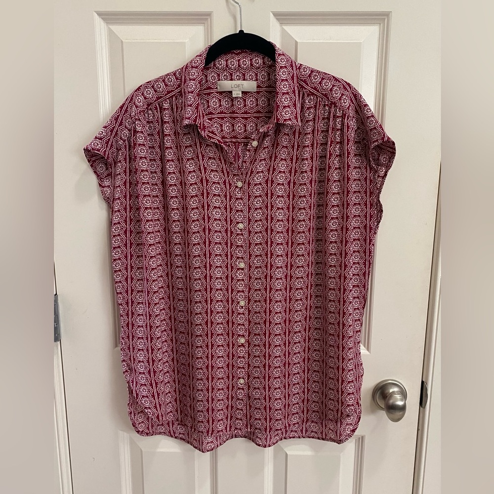LOFT patterned blouse with cap sleeves in cranberry red color Size-Medium